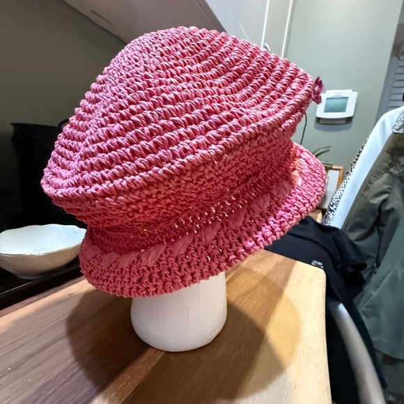 HAT VERY GOOD CONDITION - Picture 2 of 4